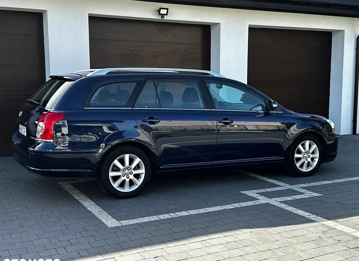 Toyota Avensis cena 18700 przebieg: 260000, rok produkcji 2006 z Radom małe 466